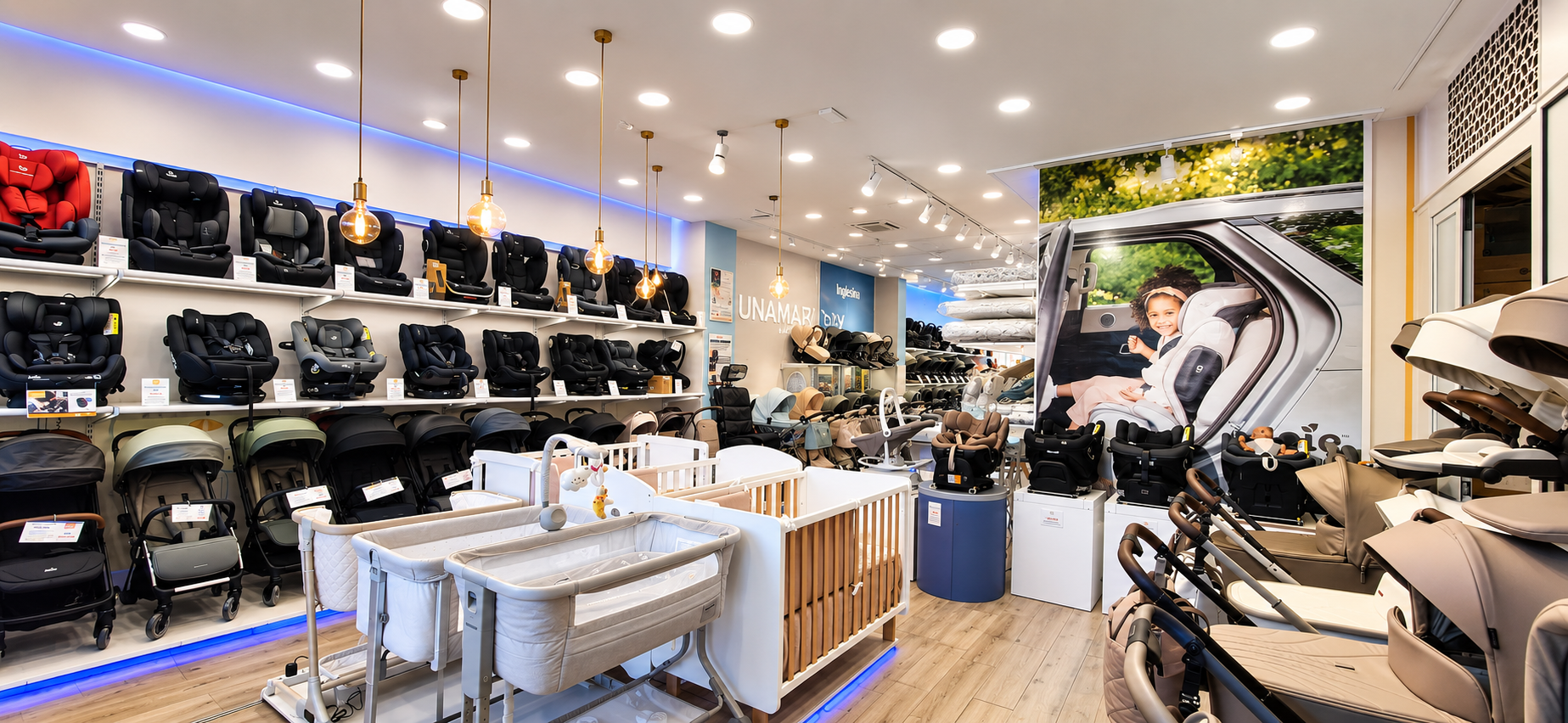 Interior de la tienda Baby2Baby en Fuengirola