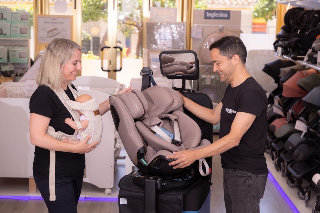 Asesoramiento de silla de coche a contramarcha en Baby2baby Fuengirola